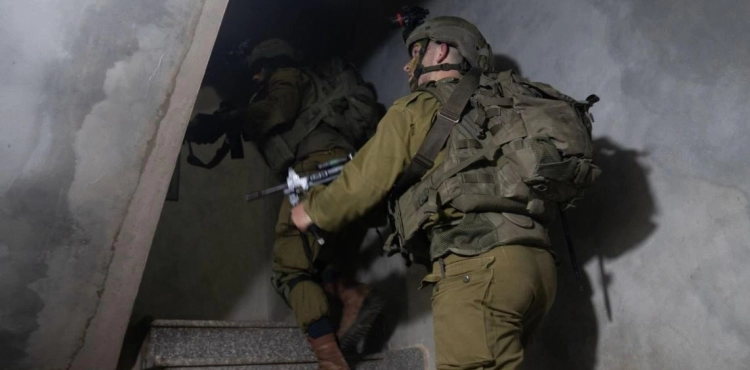 The occupation forces launch a campaign of raids and arrests in the West Bank and Jerusalem