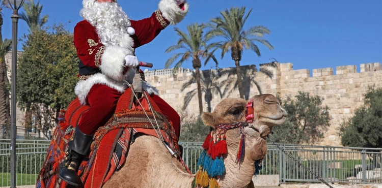 Palestinian Santa Claus brings joy to occupied Jerusalem