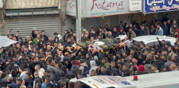 Thousands mourn the bodies of the three martyrs in Jenin