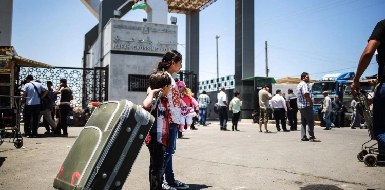 100 passengers will remain trapped in the Rafah crossing until Sunday.