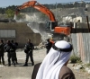 The occupation distributes demolition notices north of Jerusalem