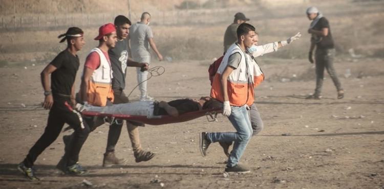 A martyr and dozens of injuries in the marches of return east of Gaza