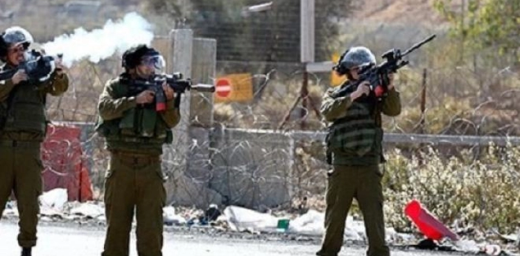 A civilian was hit by bullets from the occupation forces in Hebron