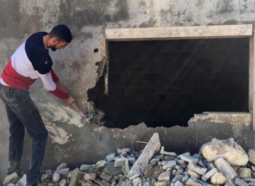 The occupation forces a Jerusalemite family to demolish 3 of their own homes