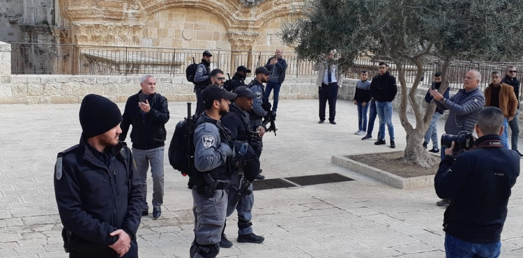 Photos: Settlers break into Al Aqsa