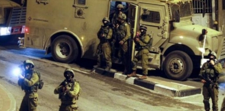 The occupation raids shops in the village of Al-Arqa, west of Jenin