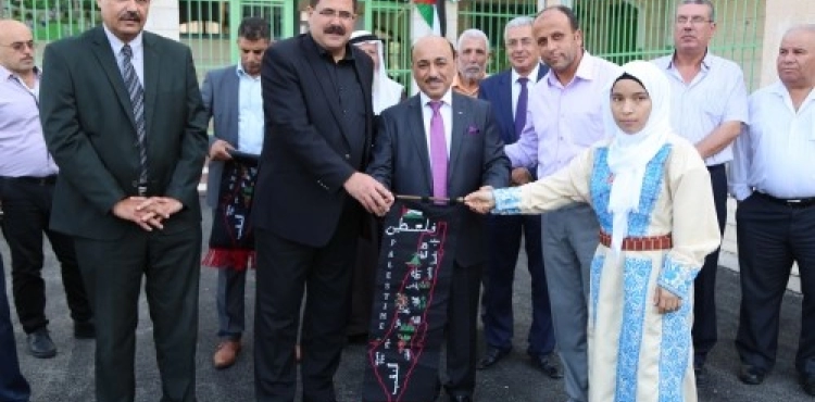 Saydam and Hasayneh discuss construction arrangements for three schools in Gaza