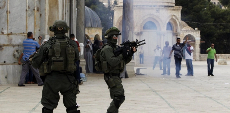 Hundreds of injuries, including serious, storming the occupation of Al-Aqsa