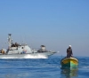 The occupation injures a fisherman and arrests another in the Rafah Sea in the southern Gaza Strip
